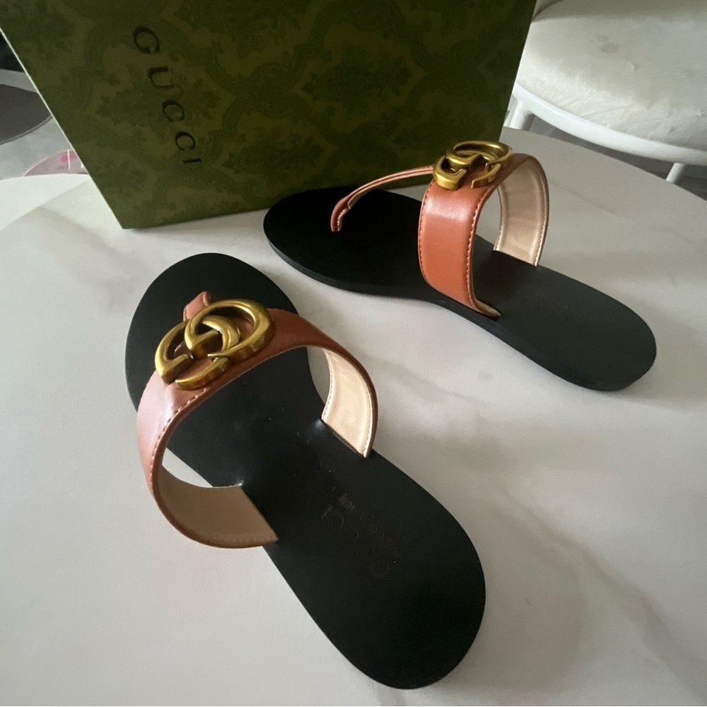 Gucci Women's Black and Tan Sandals - Picture 2 of 4
